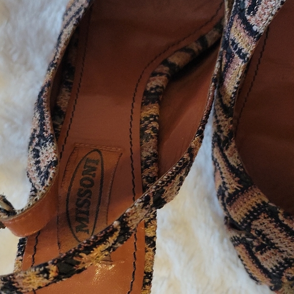 Shoes - Picture 3 of 4